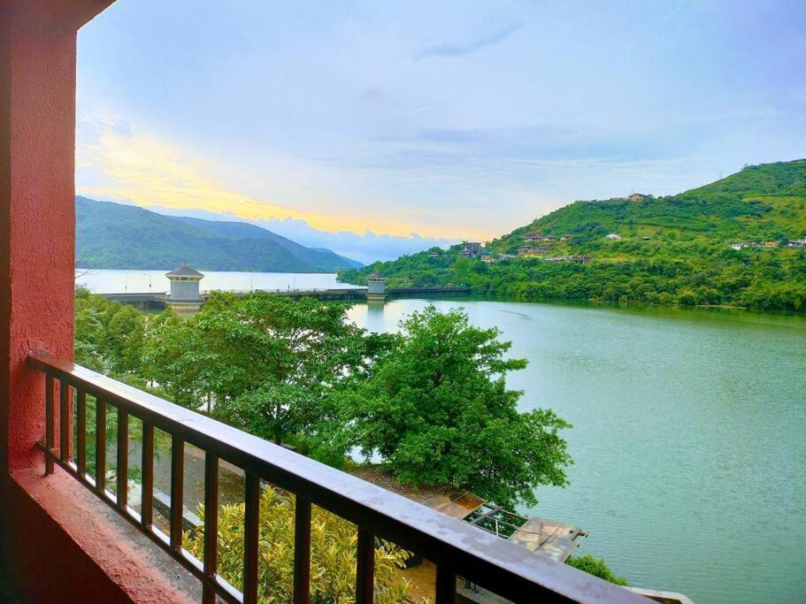 Portofino Apartment Lavasa Bagian luar foto